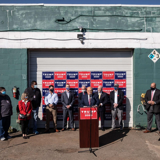 Rudy giuliani između sex shopa i krematorija