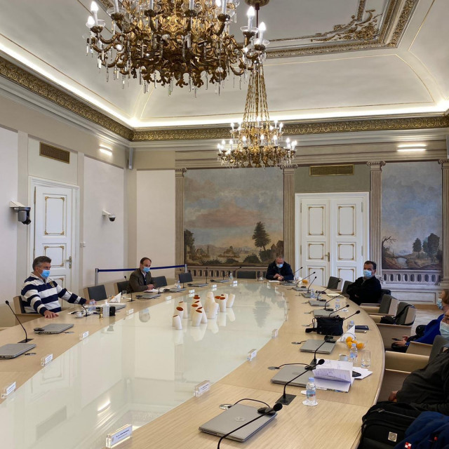 Andrej Plenković na sastanku sa Stožerom civilne zaštite