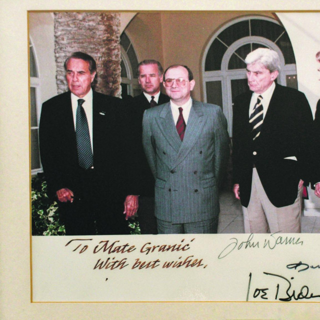 treći susret dogodio se u Splitu. Joe Biden (u drugom redu, iza Granića) bio je u delegaciji s Bobom Doleom