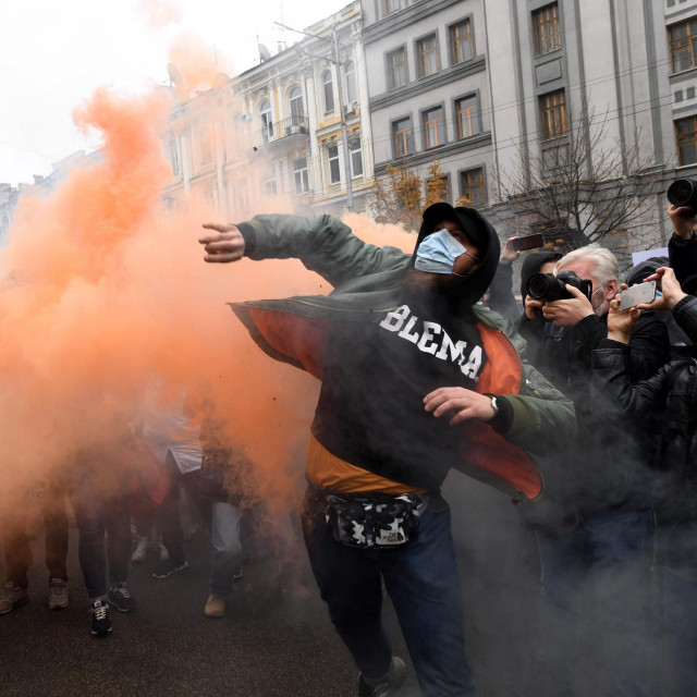 Demonstracije ispred zgrade Ustavnog suda u Kijevu