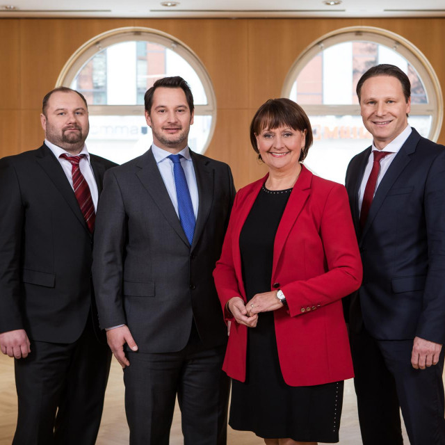 S lijeva nadesno: Tihomir Zadražil i Juraj Pezelj, direktori hrvatske podružnice BKS Bank; predsjednica Uprave BKS Bank Herta Stockbauer i član Uprave BKS Bank Alexander Novak.