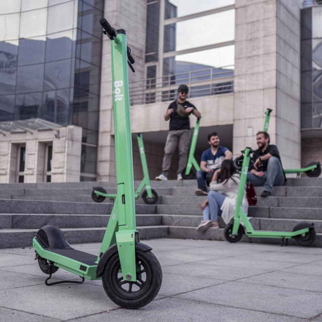 Bolt scooter