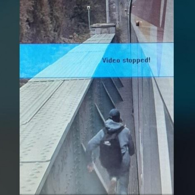 Slika trenutka zaustavljanja vlaka
