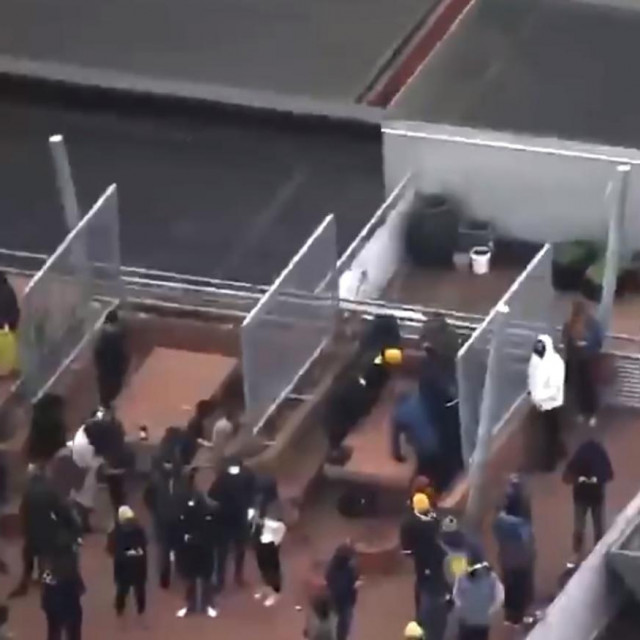 Moguća talačka kriza na krovu tvrtke u Montrealu