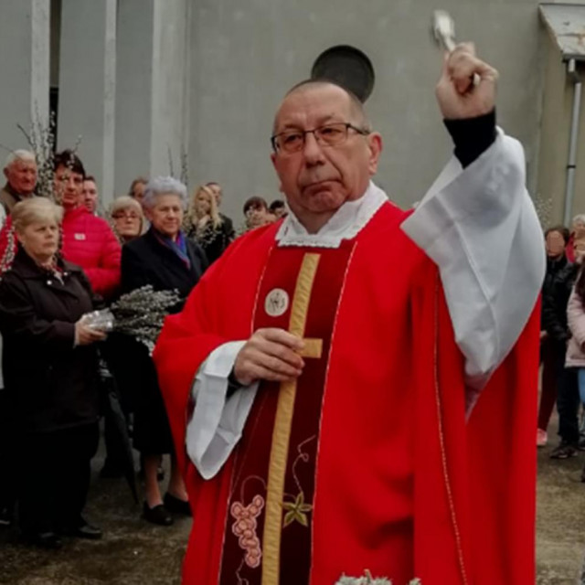 Slavko Večerin (sredina)