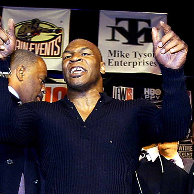 Mike Tyson Lewis pressica 2002
