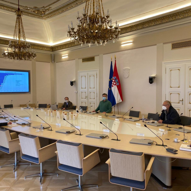 Andrej Plenković na sastanku s Nacionalnim stožerom