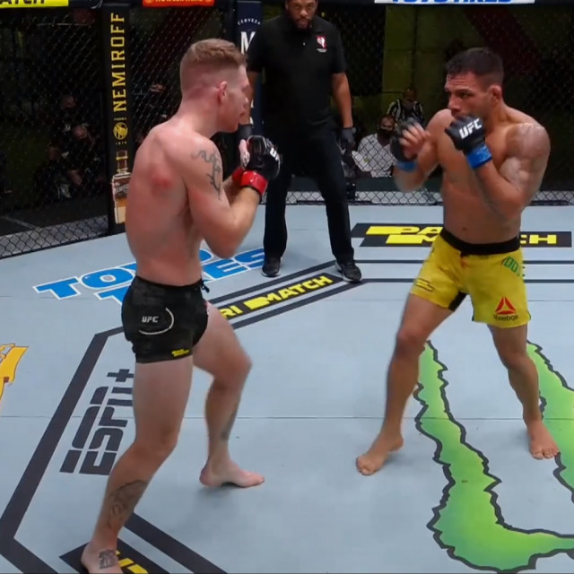 Felder vs. Dos Anjos