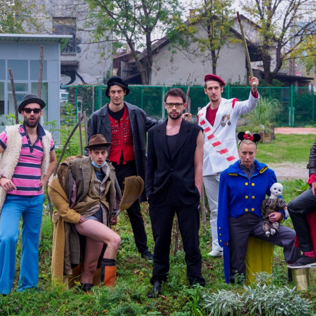glumačka ekipa iz predstave 'Proces Kafka'