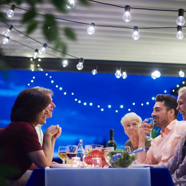 Ljudi za stolom, ilustracija