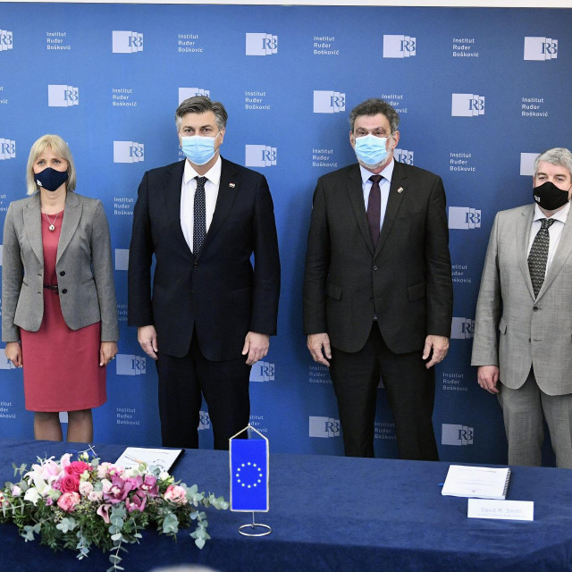 Tomislav Petrić, Ivanka Jerić, Andrej Plenković, Radovan Fuchs, David M. Smith