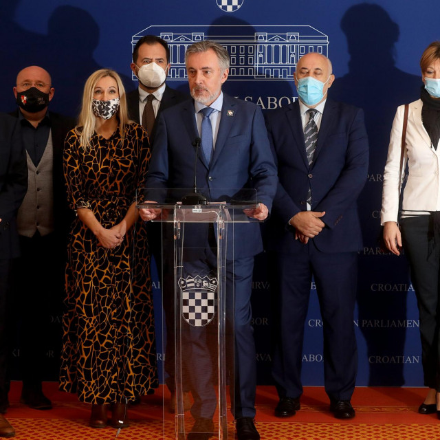 Miroslav Škoro, Milan Vrkljan, Igor Peternel, Stephan Nikola Bartulica i Karolina Vidović Krišto na današnjoj presici