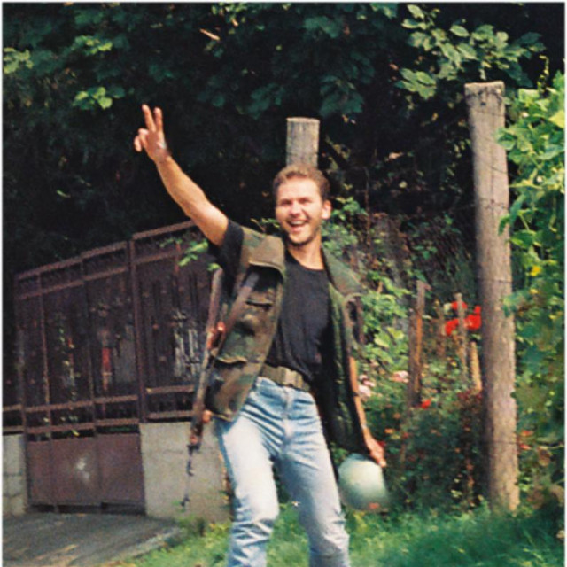 Vukovarski branitelj Damir Plavšić na odlasku na položaj