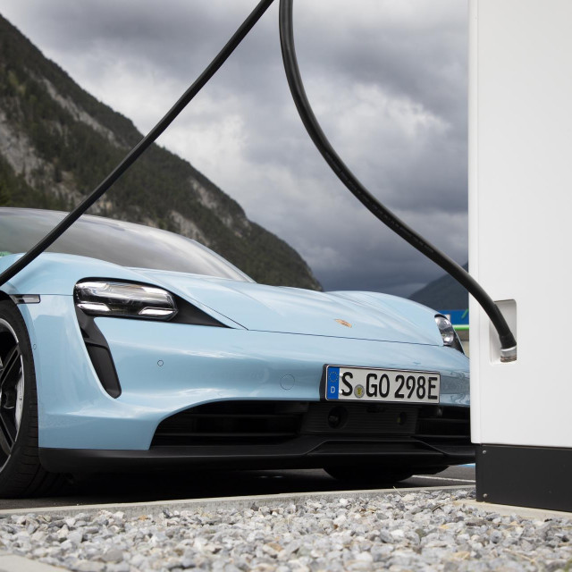 Porsche Taycan na punjenju