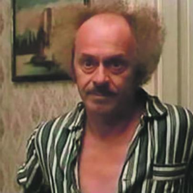 Nikola Simić u filmu 'Tesna koža'