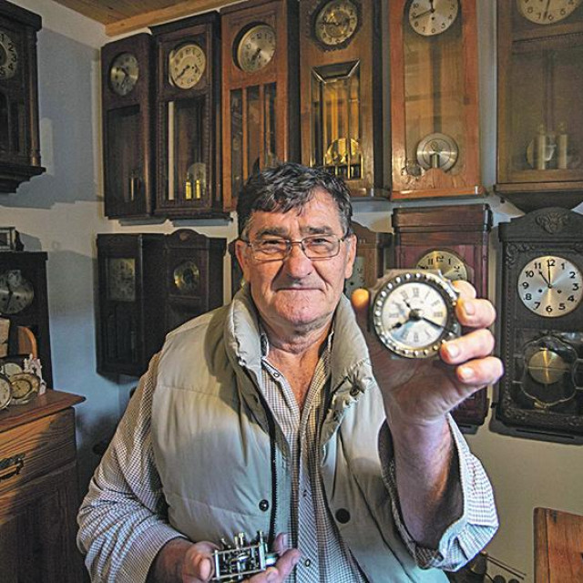 Vlado Balažinec iz mjesta Poljanec kod Ludbrega strastveni je sakupljač satova.