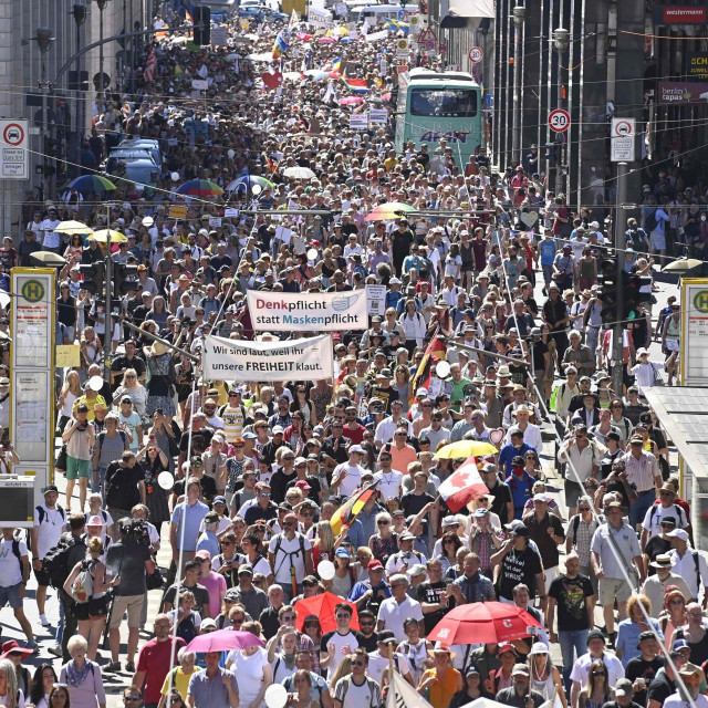 Prosvjed protiv epidemioloških mjera koji se u kolovozu održao u Berlinu