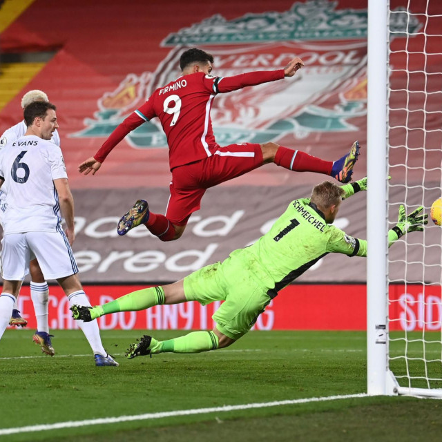 Roberto Firmino zabio je treći gol Kasperu Schmeichelu