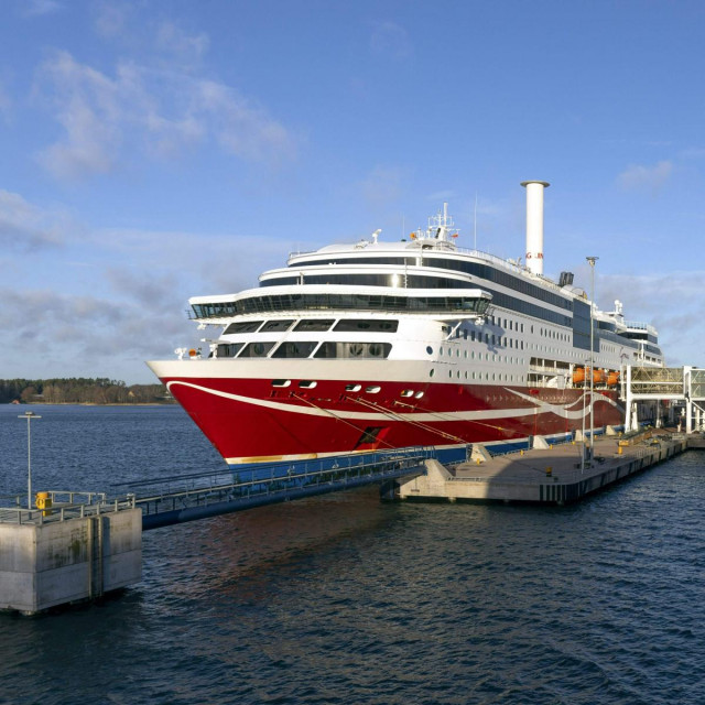 Viking Grace u luci Mariehamn