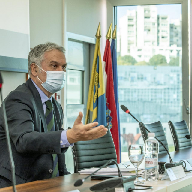 Rektor splitskog Sveučilišta Dragan Ljutić tijekom okruglog stola