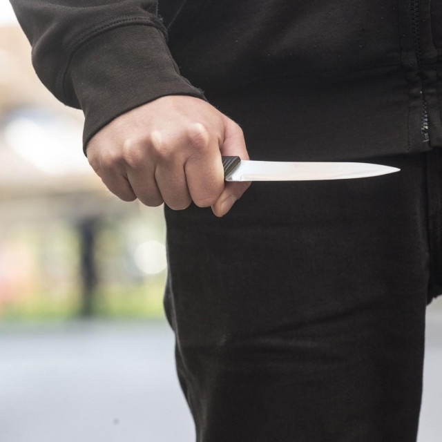 Ilustracija, napadač s nožem