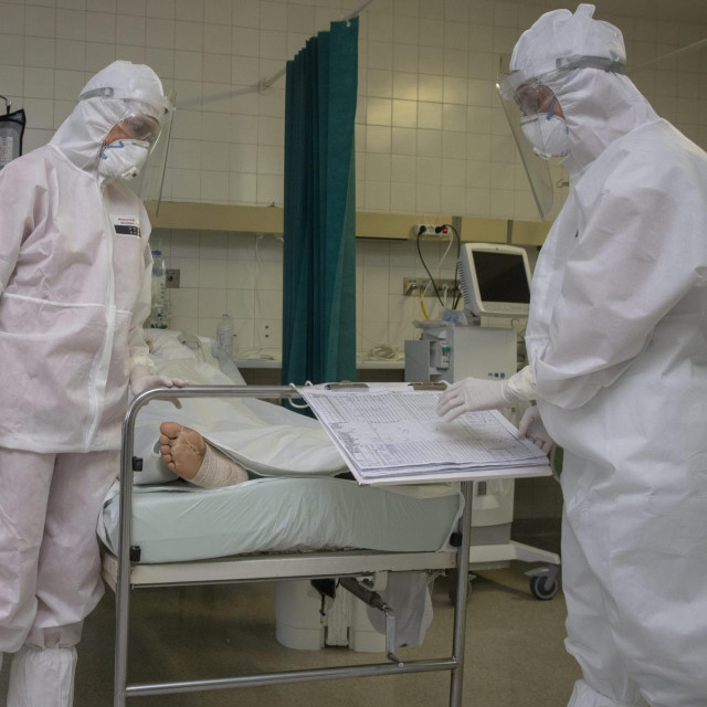 Doktorice na odjelu intezivne njege