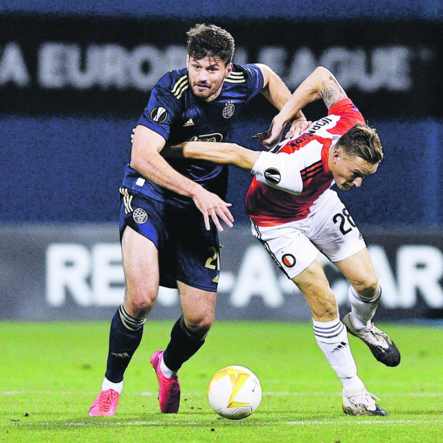 Bruno Petković u jednom od duela iz maksimirske utakmice