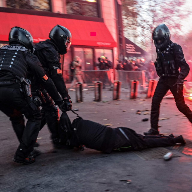 Prosvjed protiv spornog zakona