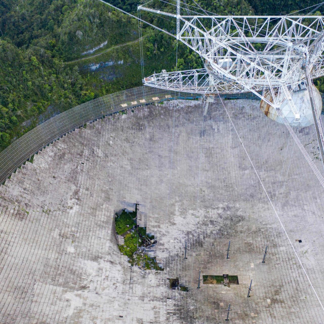 Arecibo prije urušavanja