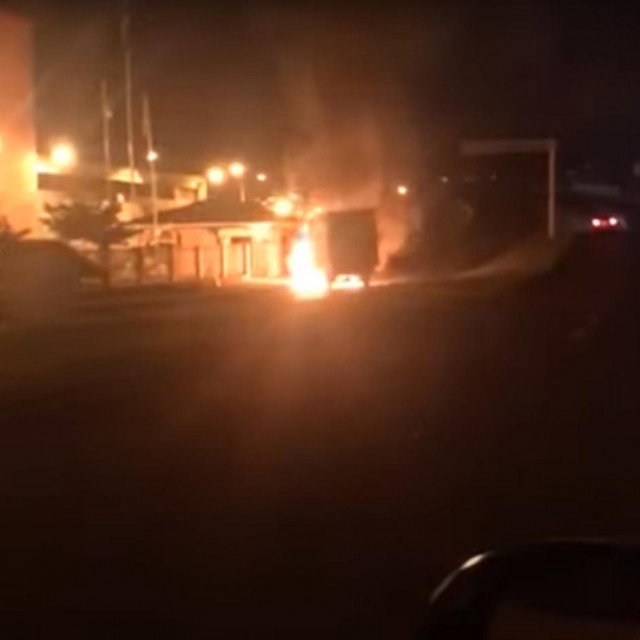 Paljenje automobila na ulicama Criciume