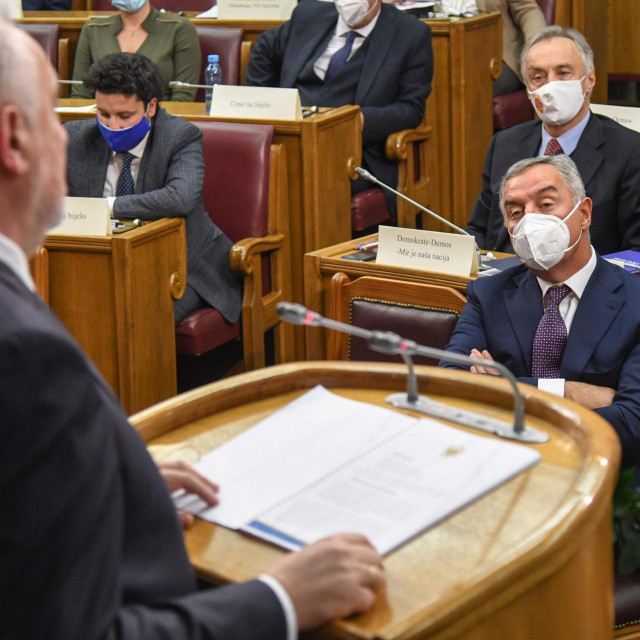 Milo Đukanović sluša govor Zdravka Krivokapića