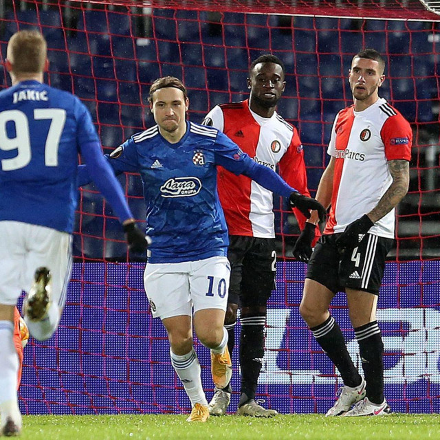Lovro Majer (drugi desno) slavi gol u Rotterdamu