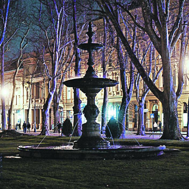 Dekorativna rasvjeta mora se smanjiti za 50 posto početnog intenziteta ili ugasiti, kao i rasvjeta oglasnih ploča te ona krajobrazna