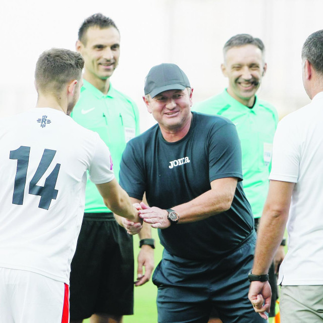 Godinama je vodio Rijeku, a ove godine je malo nedostajalo da preuzme Dinamo. Jako dobro poznaje Hrvatsku...