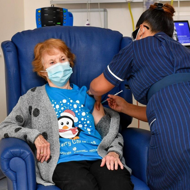 Margaret Keenan (90)