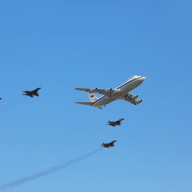 Iljušin-80 u letu uz pratnju MiG-ova 29, arhivska fotografija