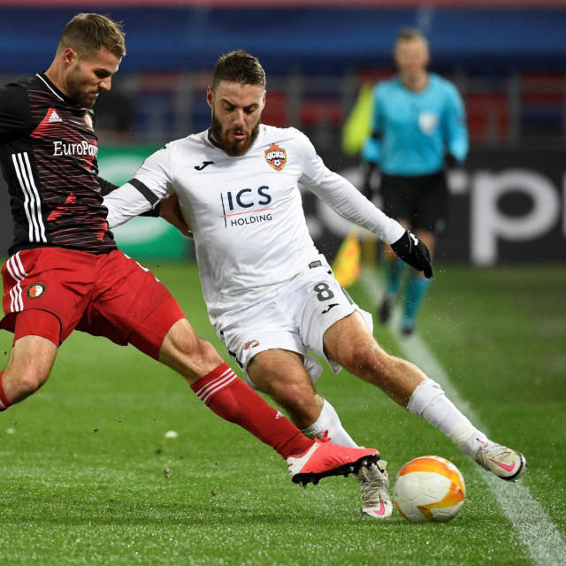 Nikola Vlašić u dresu CSKA (desno)