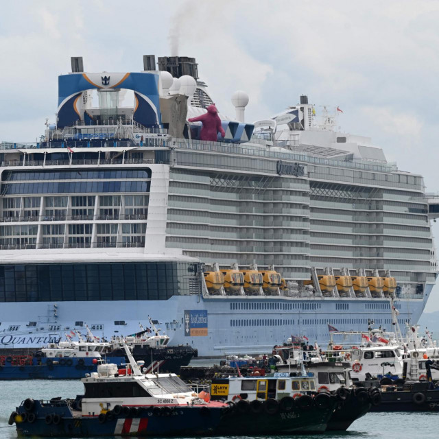 Kruzer ”Quantum of the Seas” privezan je zbog putnika s koronavirusom