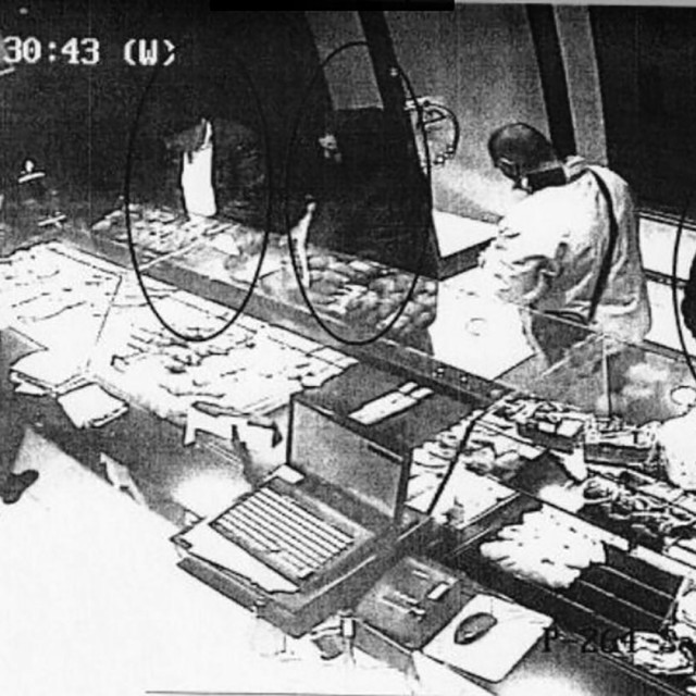 Počinitelji su snimljeni u obližnjem Mlinaru