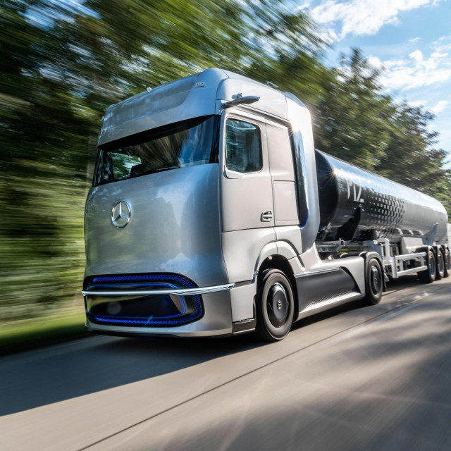Mercedes GenH2 Truck