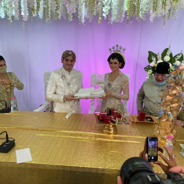 Mladenci Tengku Muhammed Hafiz i Oceane Alagia