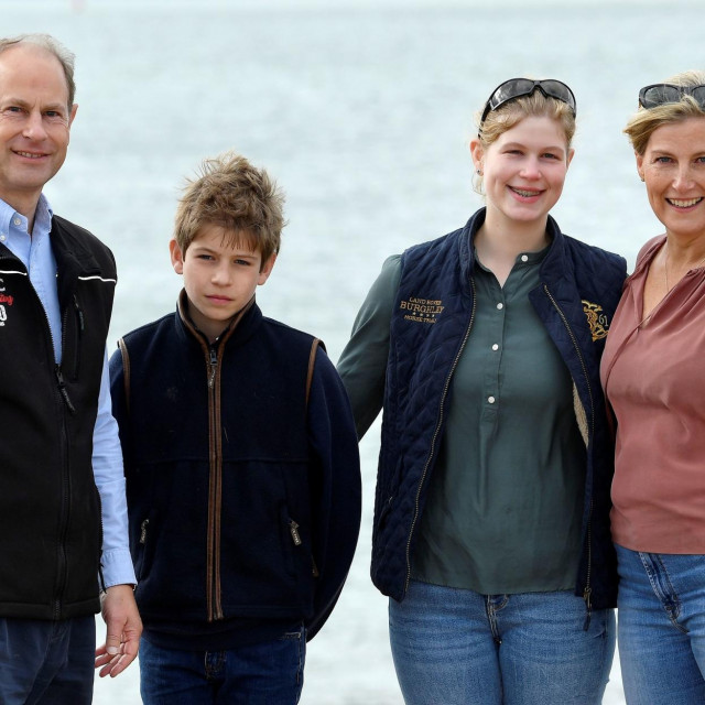 Prince Edward, grofica Sophie i njihova djeca - Lady Louise i vikont Severn.
