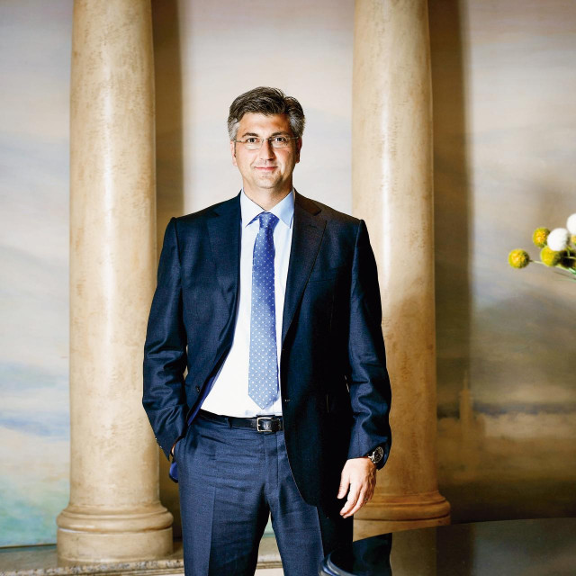 U srpnju 2016., nakon ostavke kompromitiranoga Karamarka, HDZ za predsjednika izabire Andreja Plenkovića, dotadašnjeg zastupnika u Europskom parlamentu, koji dva mjeseca poslije na parlamentarnim izborima vodi stranku do pobjede s programom umjerenog desnocentrističkog konzervativizma