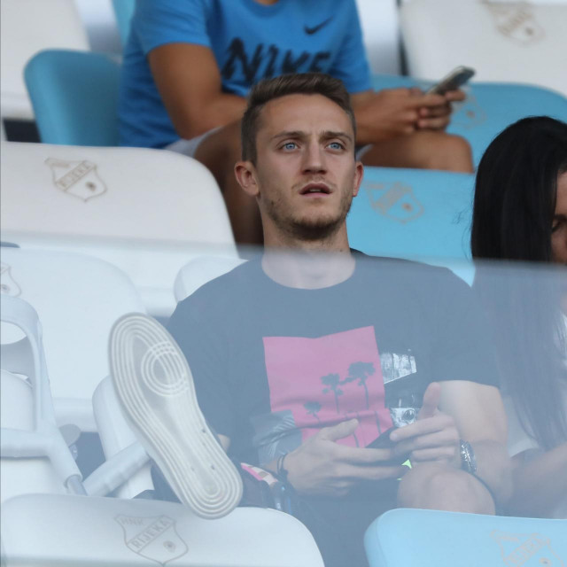 U vrijeme ozljede: Tibor Halilović prati utakmicu sa tribina