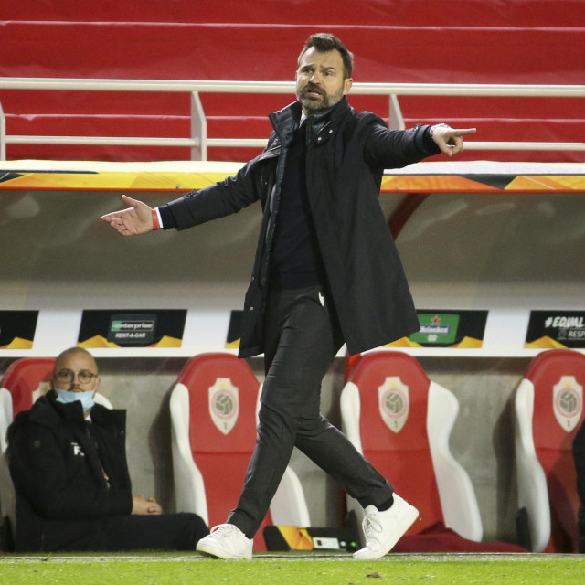 25 utakmica je Leko vodio Antwerp (13 pobjeda, 4 remija, 8 poraza)