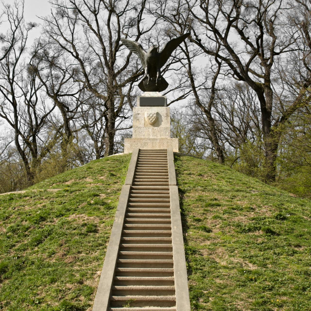 Nadomak stepenica kod Sokolske mogile u maksimirskom parku u subotu navečer dogodio se stravični napad na 50-godišnjeg muškarca koji je zadobio teške opekline