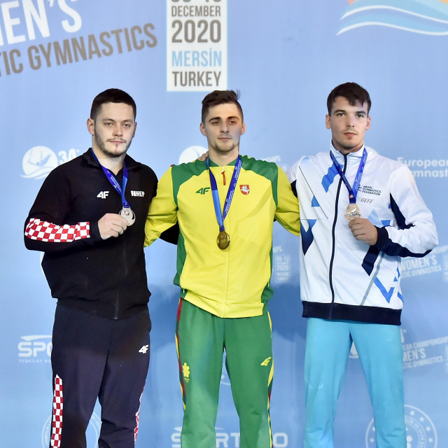 Tin Srbić na postolju u Mersinu