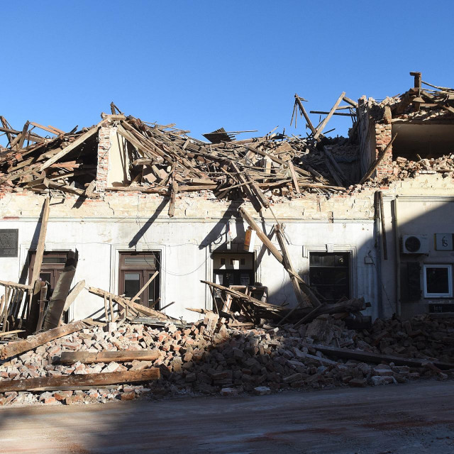 Ulice Petrinje nakon potresa