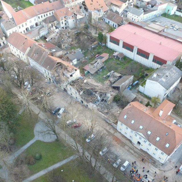 Snimke Petrinje iz zraka