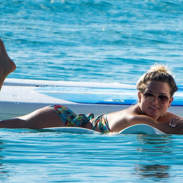 Zara Holland na Sandy Lane beach na Barbadosu